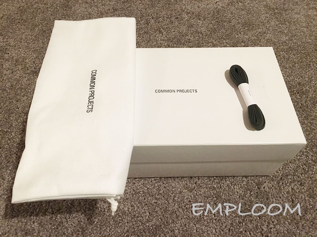 Common Projects Achilles Low comes with accessories such as an extra pair of shoe laces and a travel shoe bag