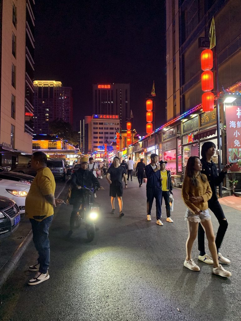 life in china - downtown seafood market