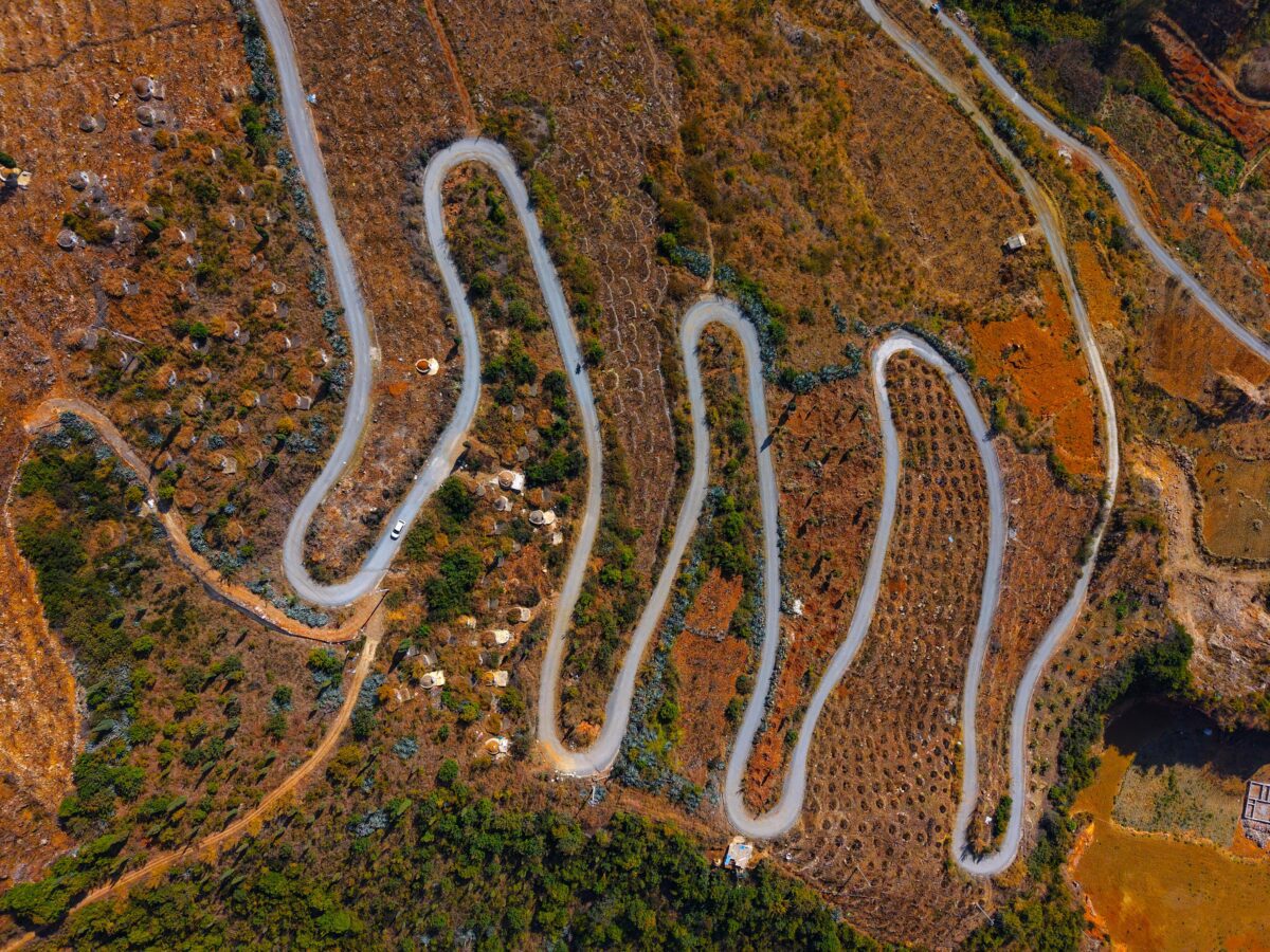 The serpentine road on the outskirts of Mengzi in Honghe Prefecture
