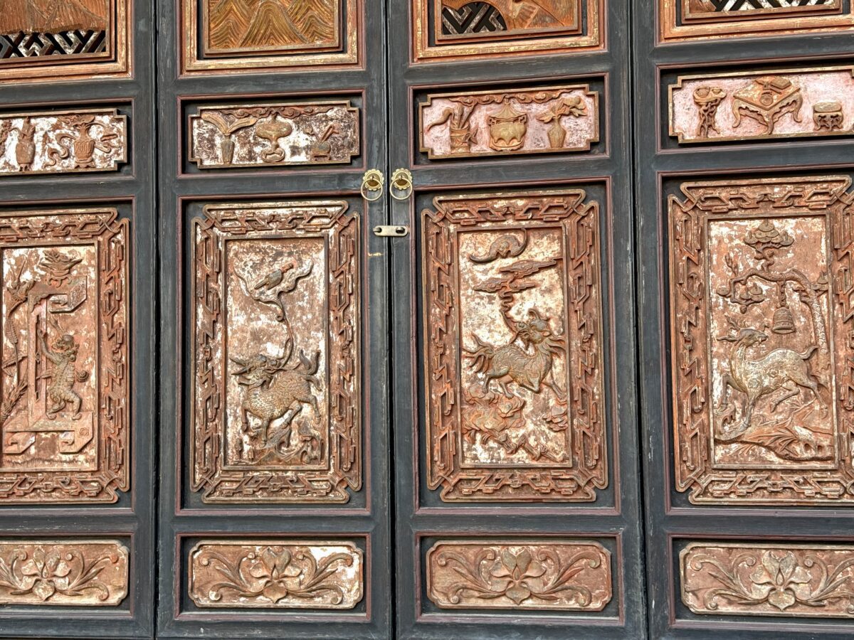 Wooden door panel carvings Shiping Baoxiu Zhengying